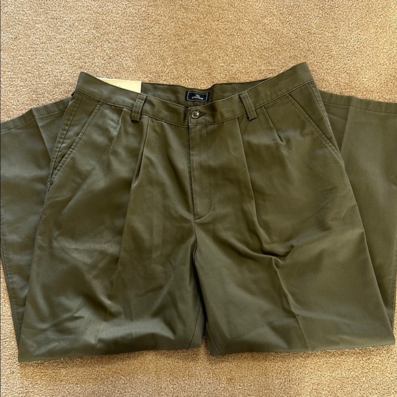 Dockers Relaxed Fit Pleated Chinos (Irregular) 36 x 29 dress pants - Picture 6 of 8